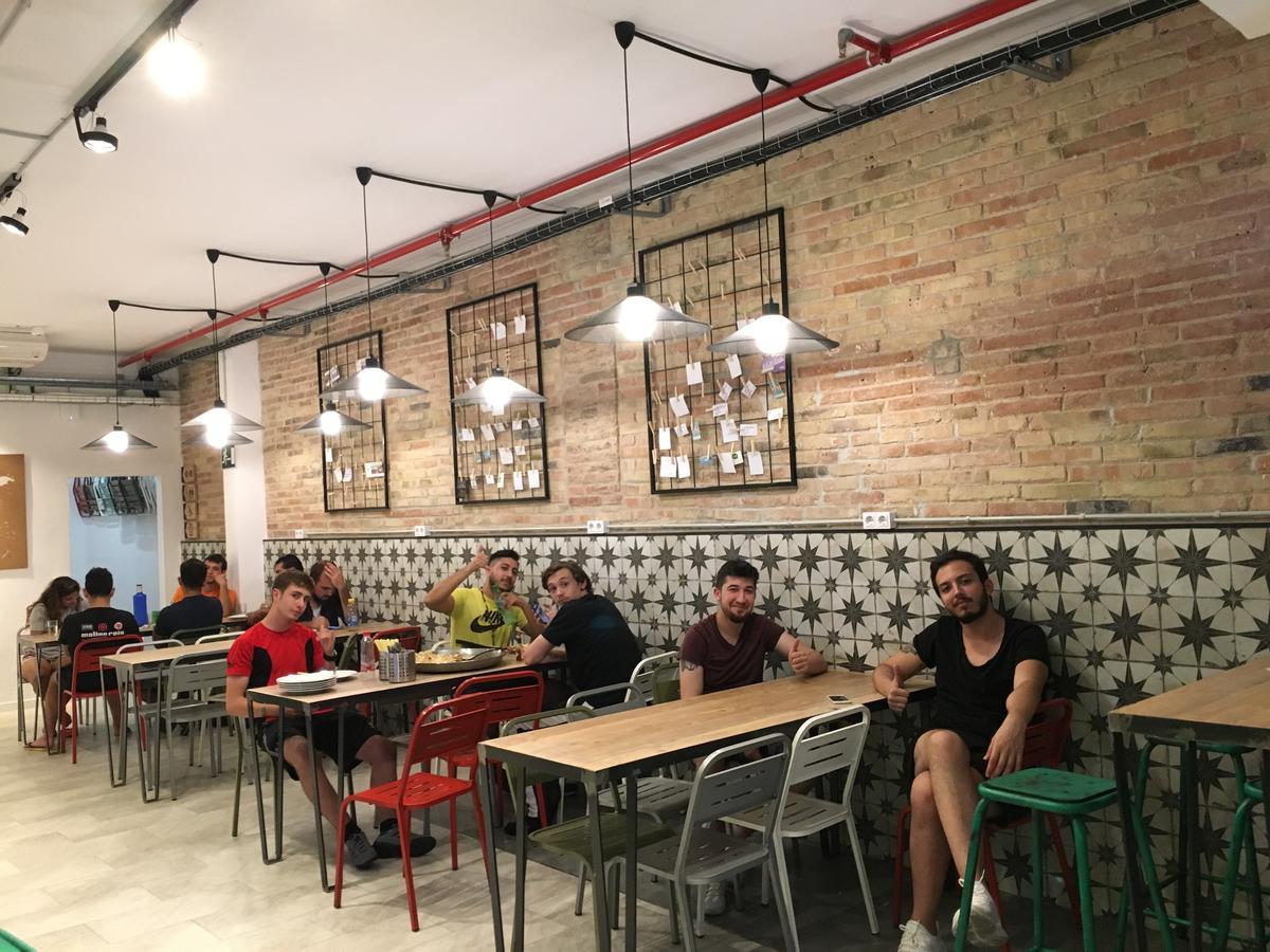 โอลา โอสตัล กอลบลัง Hostel โอสปิตาเล็ต เดอ โยเบรกัต ภายนอก รูปภาพ