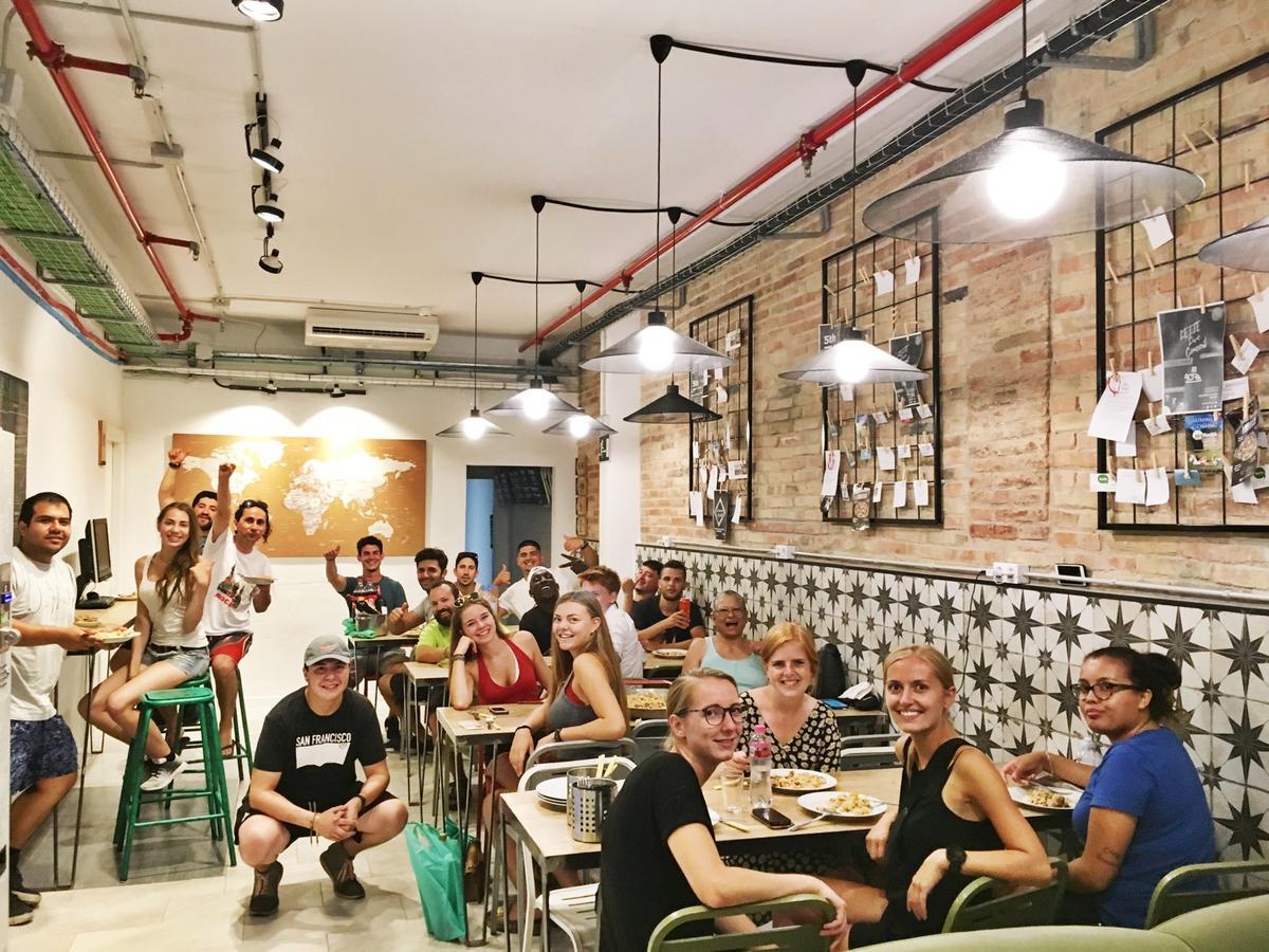 โอลา โอสตัล กอลบลัง Hostel โอสปิตาเล็ต เดอ โยเบรกัต ภายนอก รูปภาพ